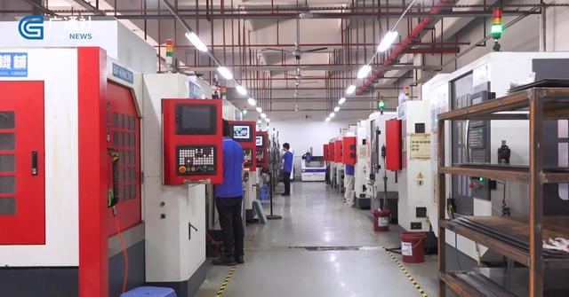 深圳直通車 聚焦計算機科技前沿，深圳電視臺深度報道行業新動態